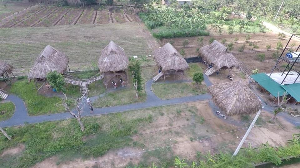 Villa Sunny Field Eco Stilt House Cat Tien Exterior foto