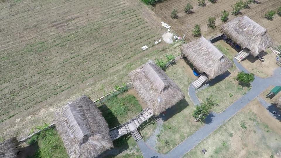 Villa Sunny Field Eco Stilt House Cat Tien Exterior foto