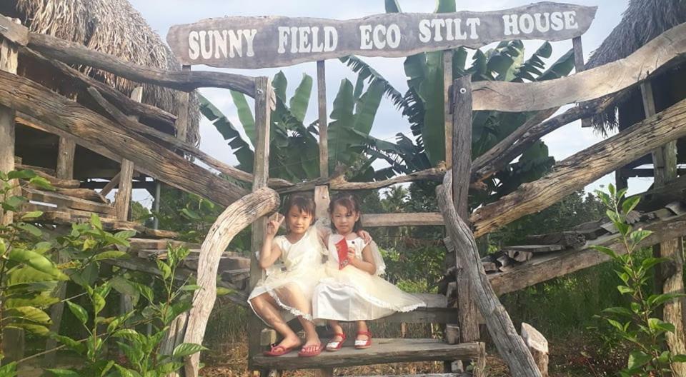 Villa Sunny Field Eco Stilt House Cat Tien Exterior foto